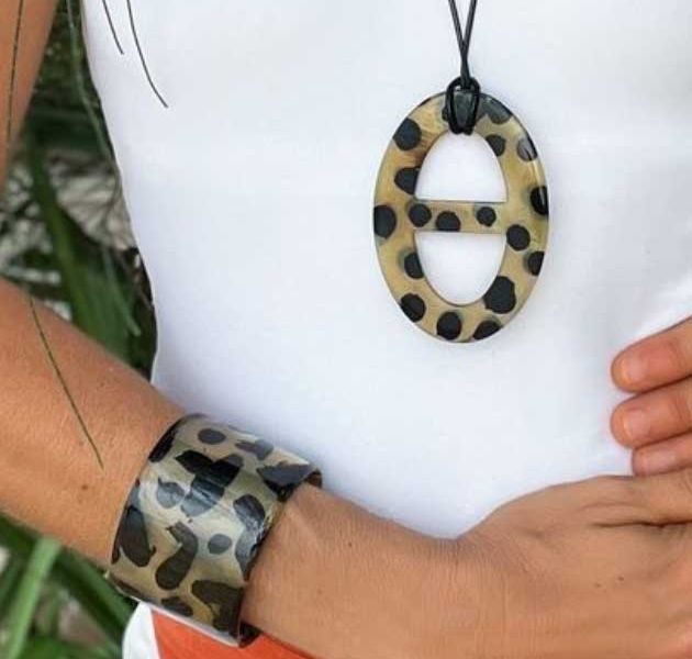 Jewellery Leopard pendant & bangle