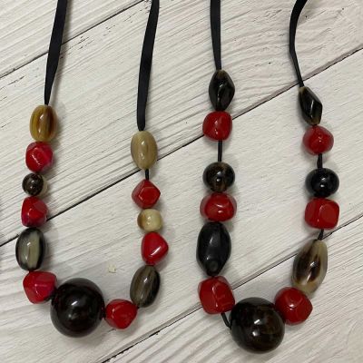Jewellery Red lacquer beaded necklace
