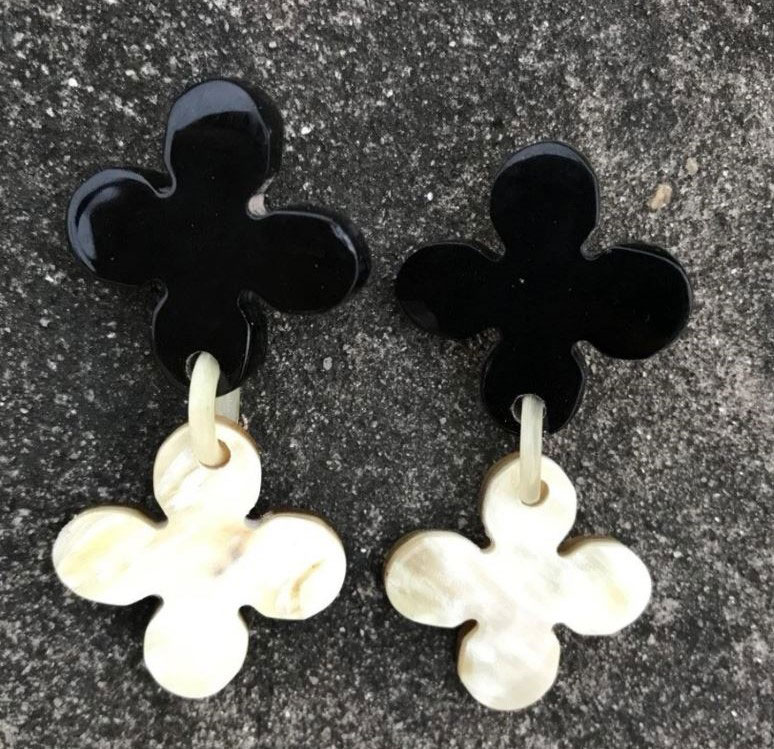 AW25-Horn-jewellery-clover-earrings Horn Jewellery - clover earrings