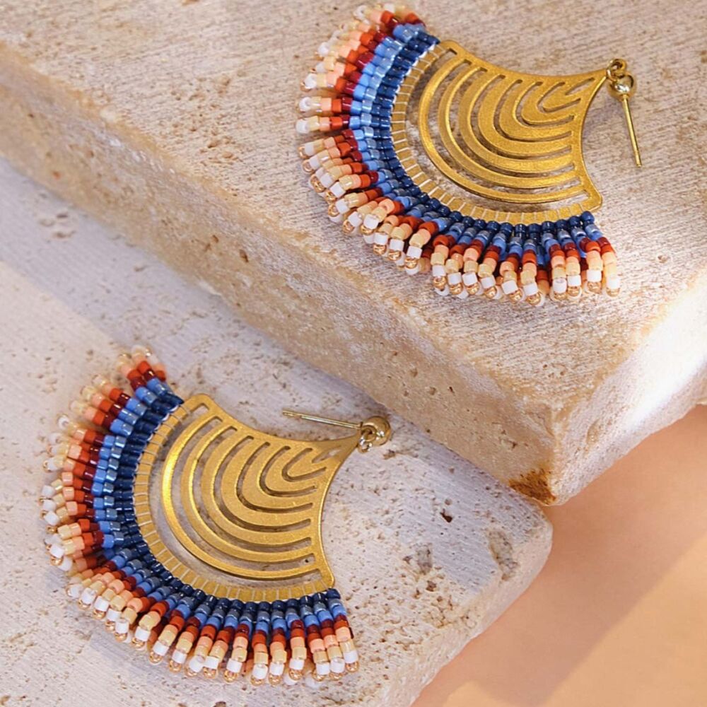 AW24-Colombian-Curved-beaded-earrings-blue-£48